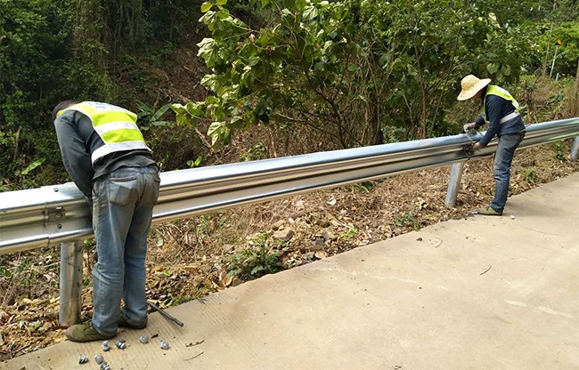 扬州高速公路护栏的定期维护与保养