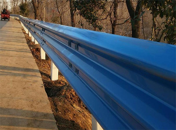 扬州公路波形护栏板的优点