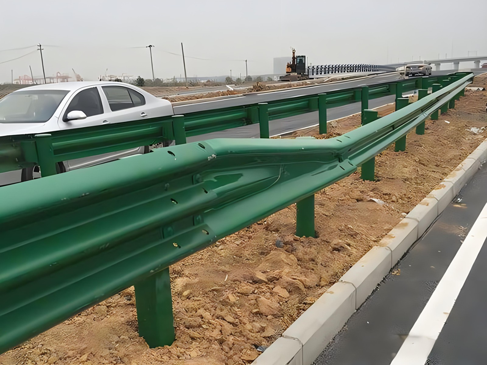 扬州高速波形护栏板日常维护方案确保道路安全新举措